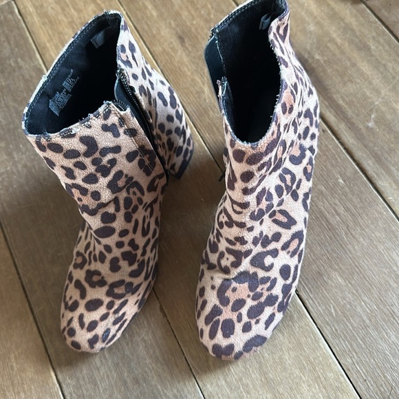 Time & Tru Leopard Boots size 7.5 women’s - Picture 3 of 6